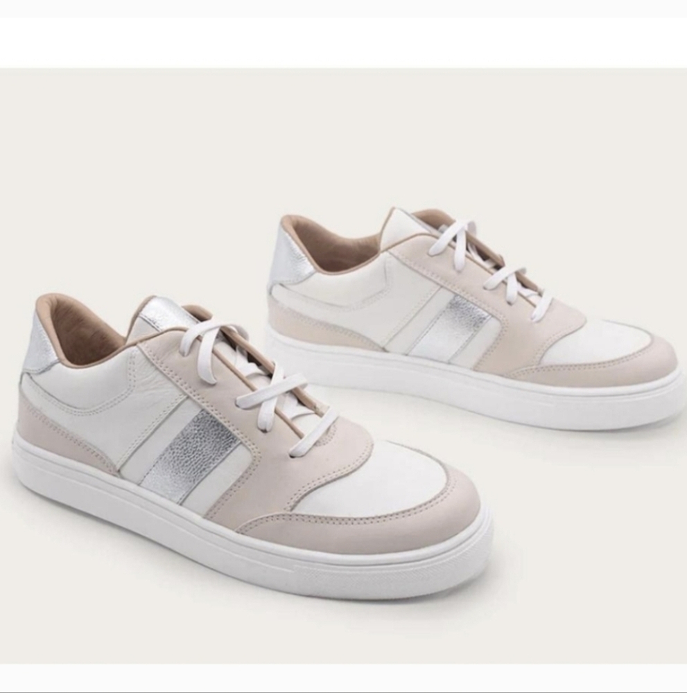 NIB Kaanas Leather Sneakers